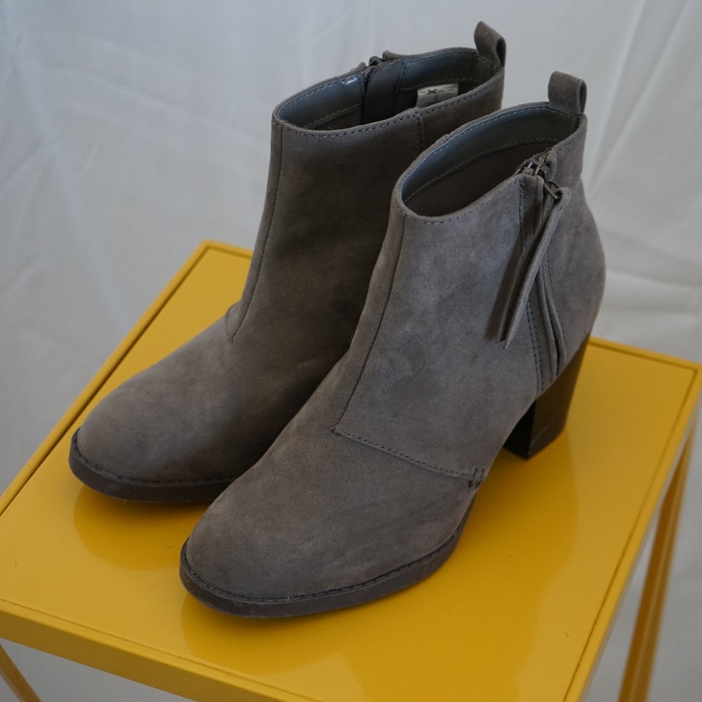 Old Navy Grey Booties. Size 7.